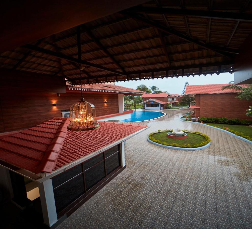 Sea Queen Beach Resort & Spa Colva Exteriör bild